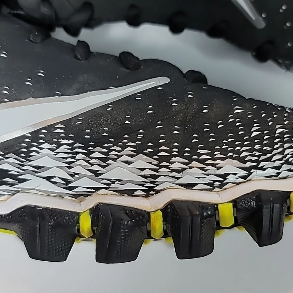 Nike Vapor Shark2 Fastflex mens 7 low top football cleats athletic black white